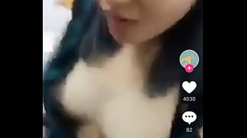 Em gái xinh live show hàng thủ dâm